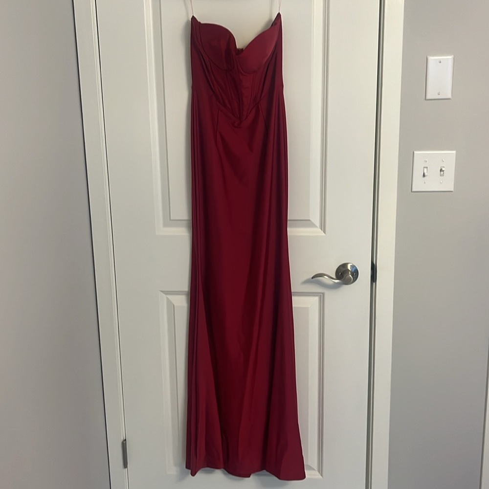 Faeriesty Maroon Strapless Gown, Size Small